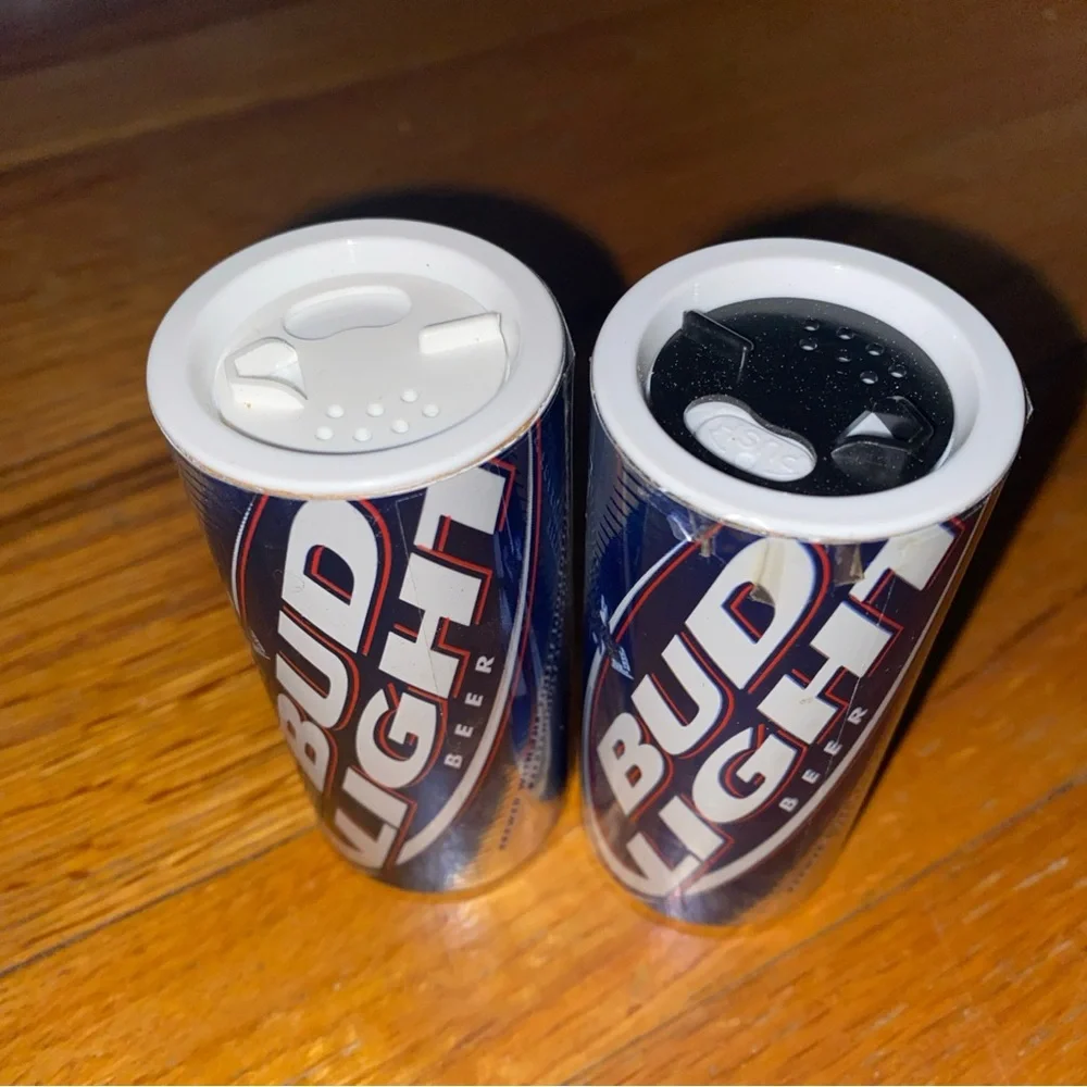 Bud Light‎ Beer Salt & Pepper Shakers  Collectible